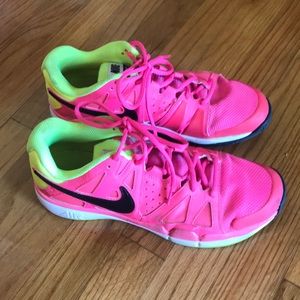 Nike air vapor advantage tennis shoes